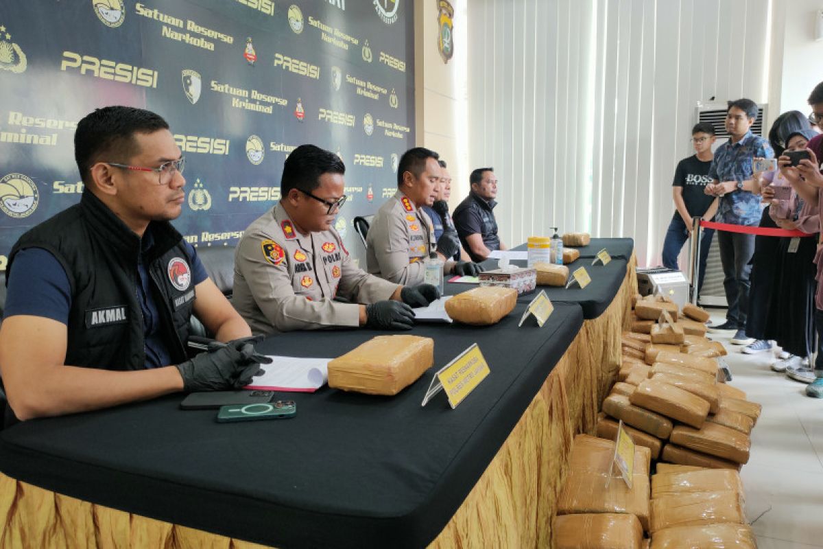 Polisi ungkap peredaran 92 kilogram ganja kering di Tol Merak