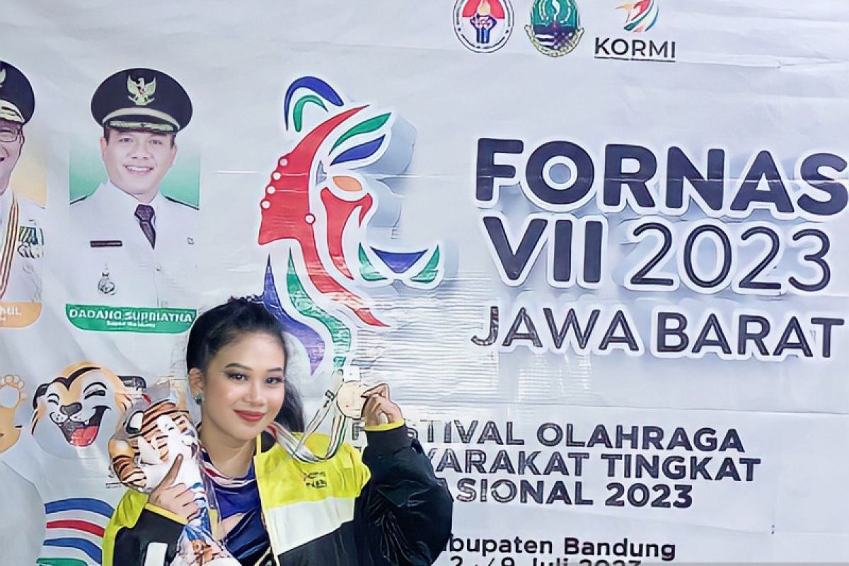 Mahasiswi Poliban ikut sukseskan peraihan media emas di Fornas Jabar