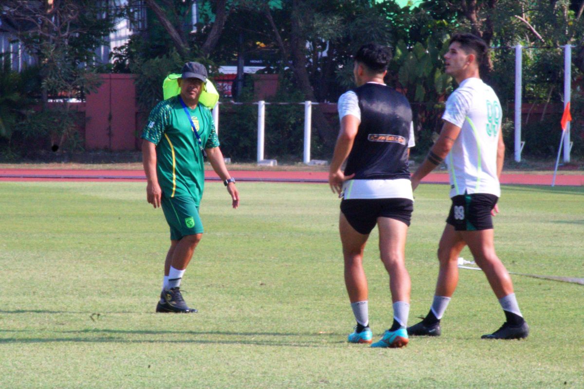 Pelatih Persebaya tetap bawa Bruno Moreira ke Semarang