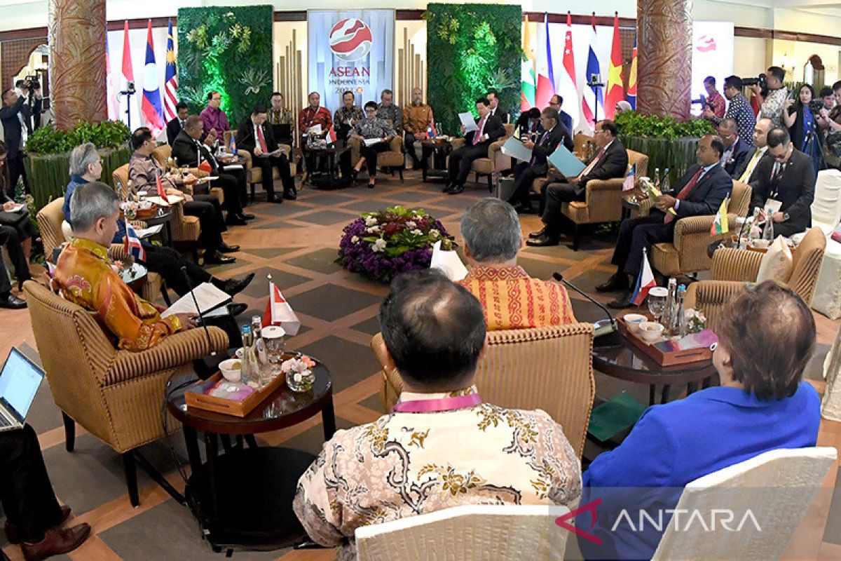 Menlu RI: ASEAN harus pegang kendali dalam hadapi tantangan geopolitik