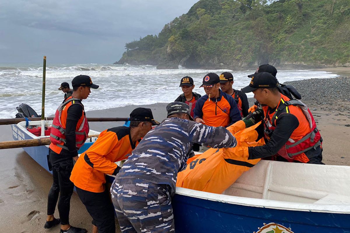 Tim SAR temukan jenazah nelayan tenggelam di pantai selatan  Kebumen