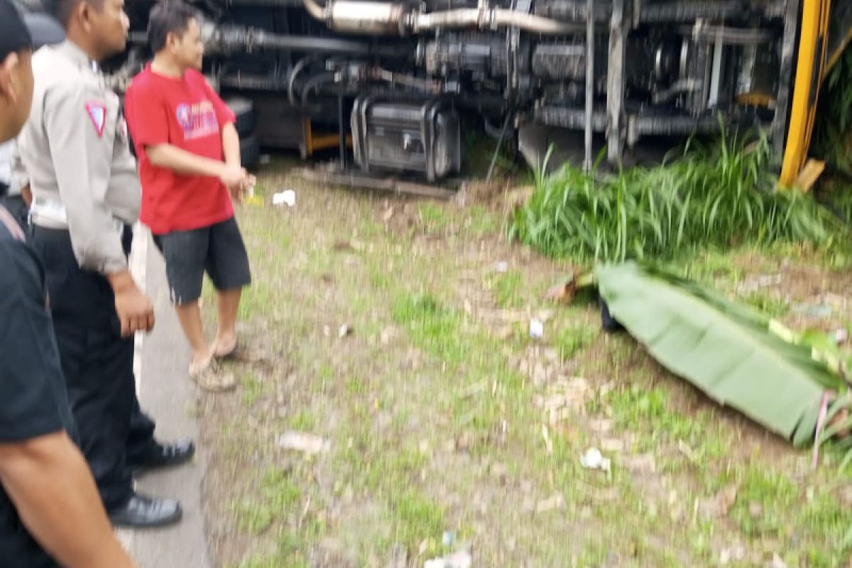 Sopir truk tewas akibat kendaraanya terguling di Sekincau Lampung Barat