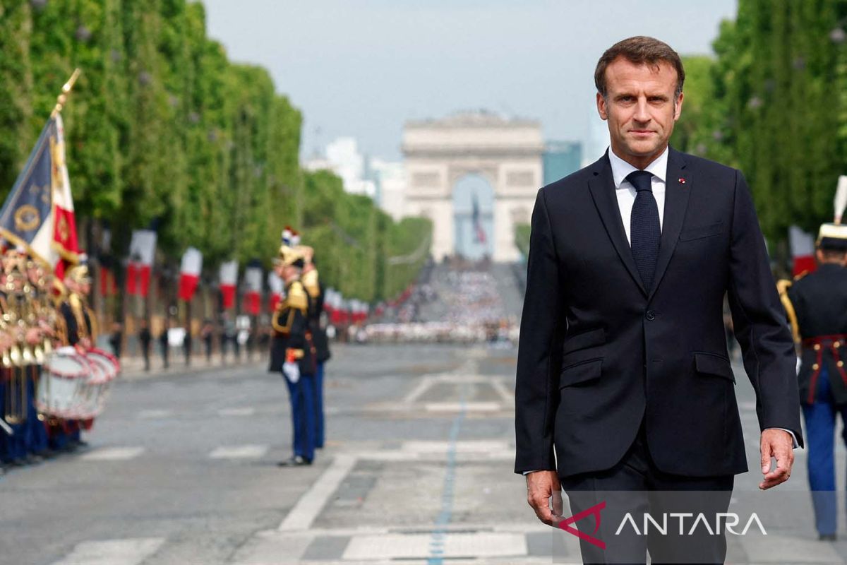 Presiden Macron tegaskan larangan bendera Rusia di Olimpiade Paris