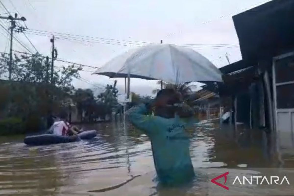 Banjir dan longsor terjadi di tiga daerah Sumatera Barat