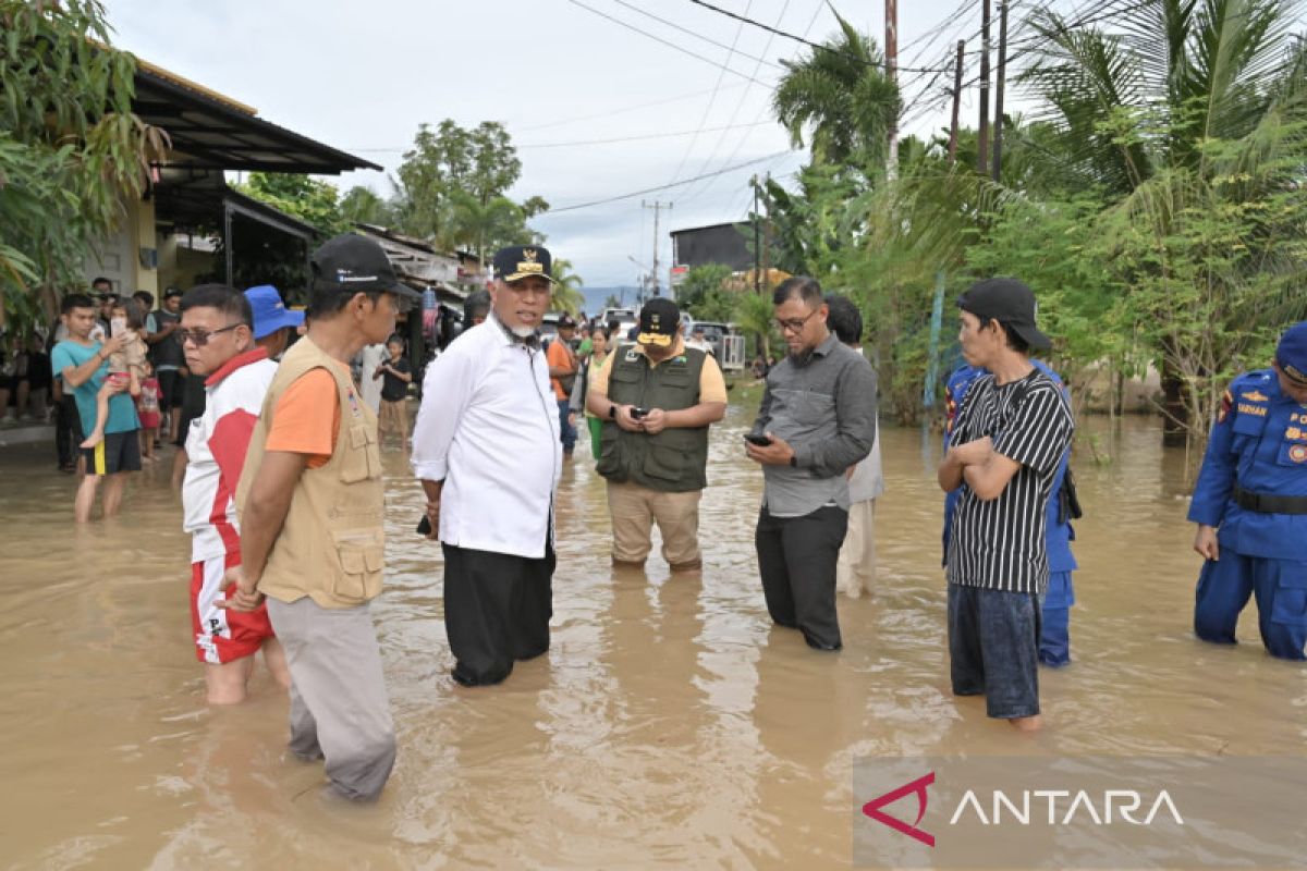 Banjir dan longsor di Sumbar pada Kamis hingga Jumat akibatkan empat orang meninggal