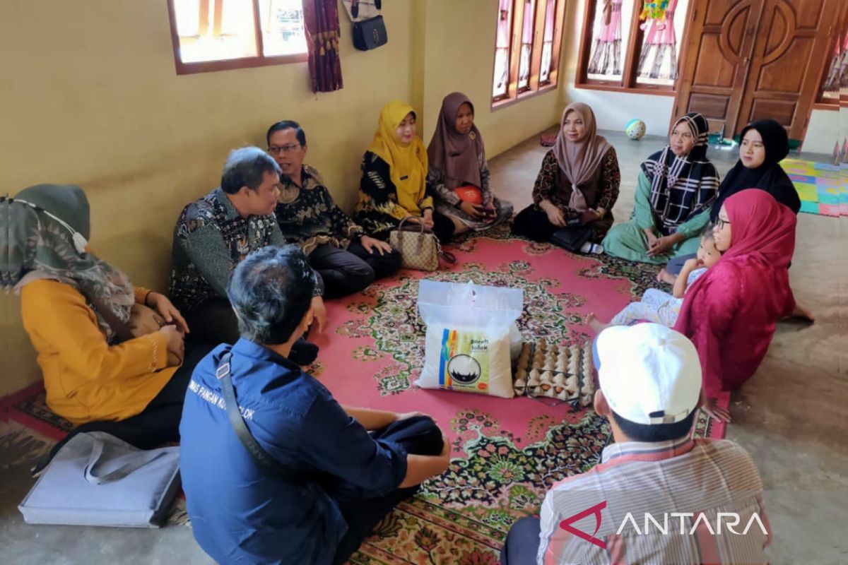 Dinas Pangan Solok berikan bantuan pangan ke anak berisiko stunting 