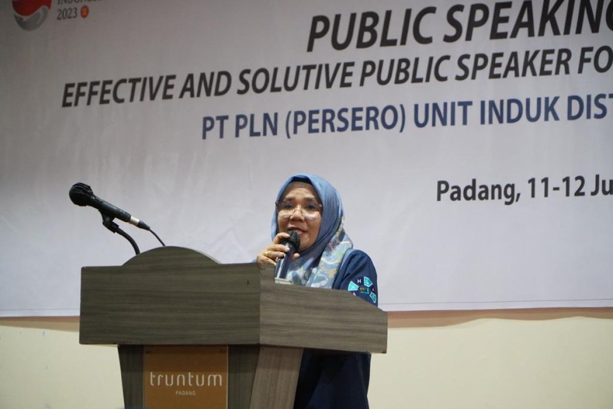 PLN Sumbar bekali pegawai tingkatkan kemampuan public speaking