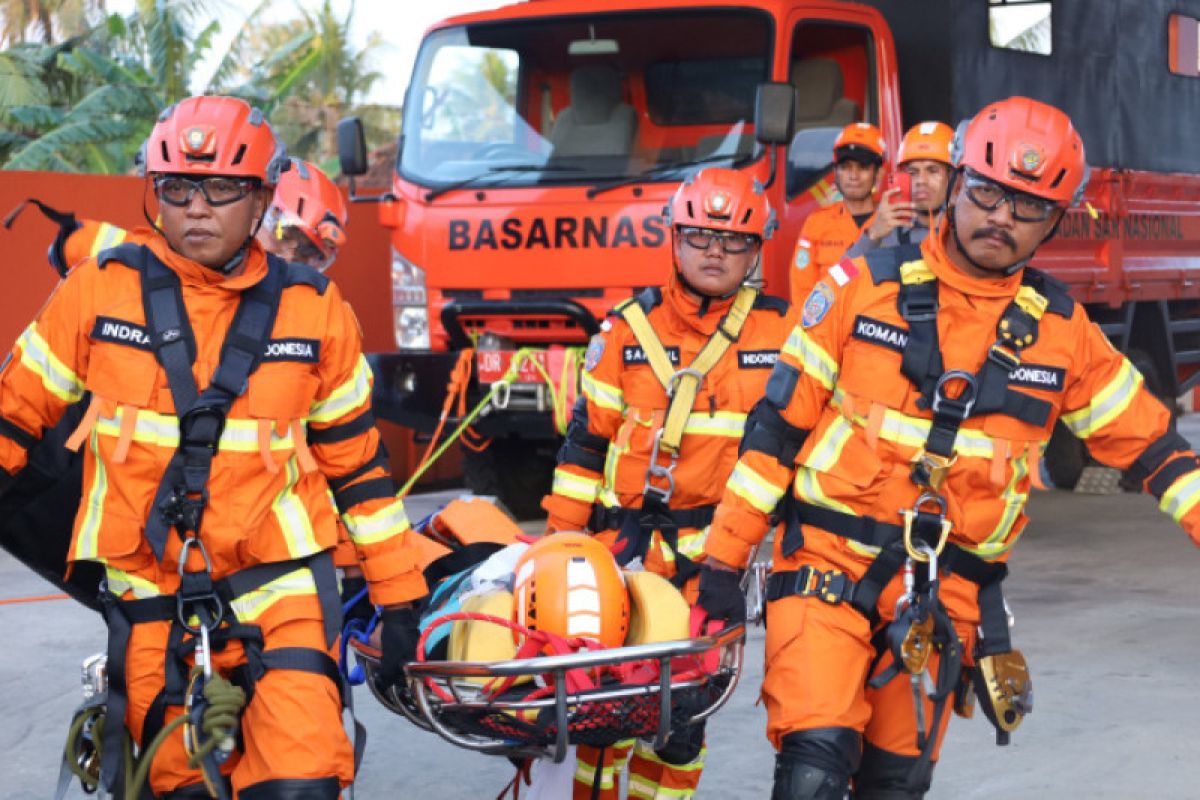 SAR Mataram menggelar simulasi penanganan korban gempa