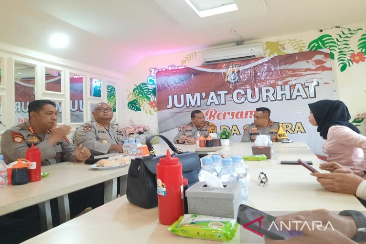 Kapolda Sulawesi Tenggara beri atensi keluhan warga saat kegiatan  Jumat Curhat