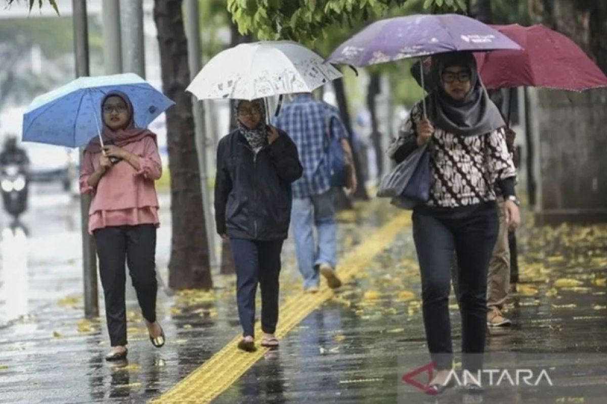 BMKG prakirakan hujan guyur sejumlah kota besar di Indonesia pada Jumat ini