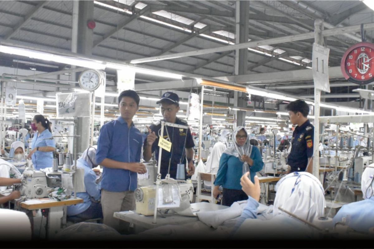 Bea Cukai Magelang Kawal Ekspor Garmen Asal Temanggung ke Negara Paman Sam