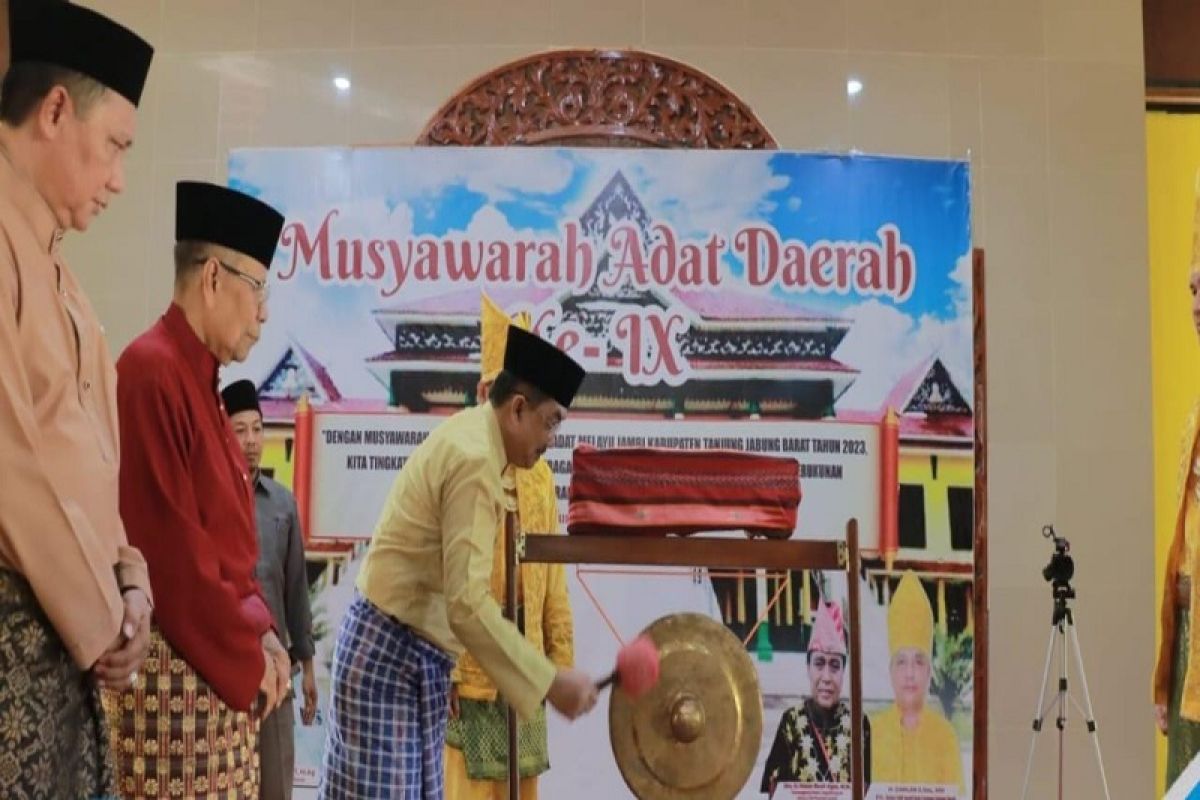 Bupati Buka Musyawarah Adat Daerah LAM Jambi Kabupaten Tanjab Barat ke-IX