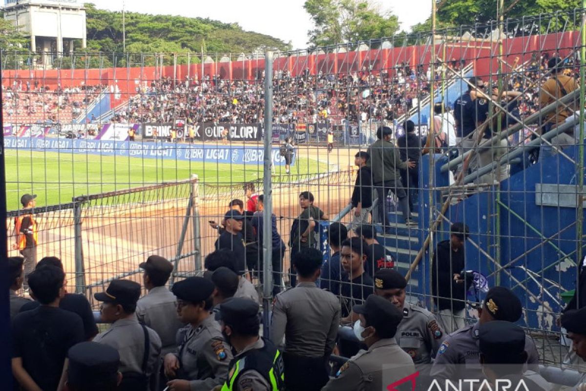 Polisi amankan puluhan suporter di pertandingan Persik lawan Arema FC