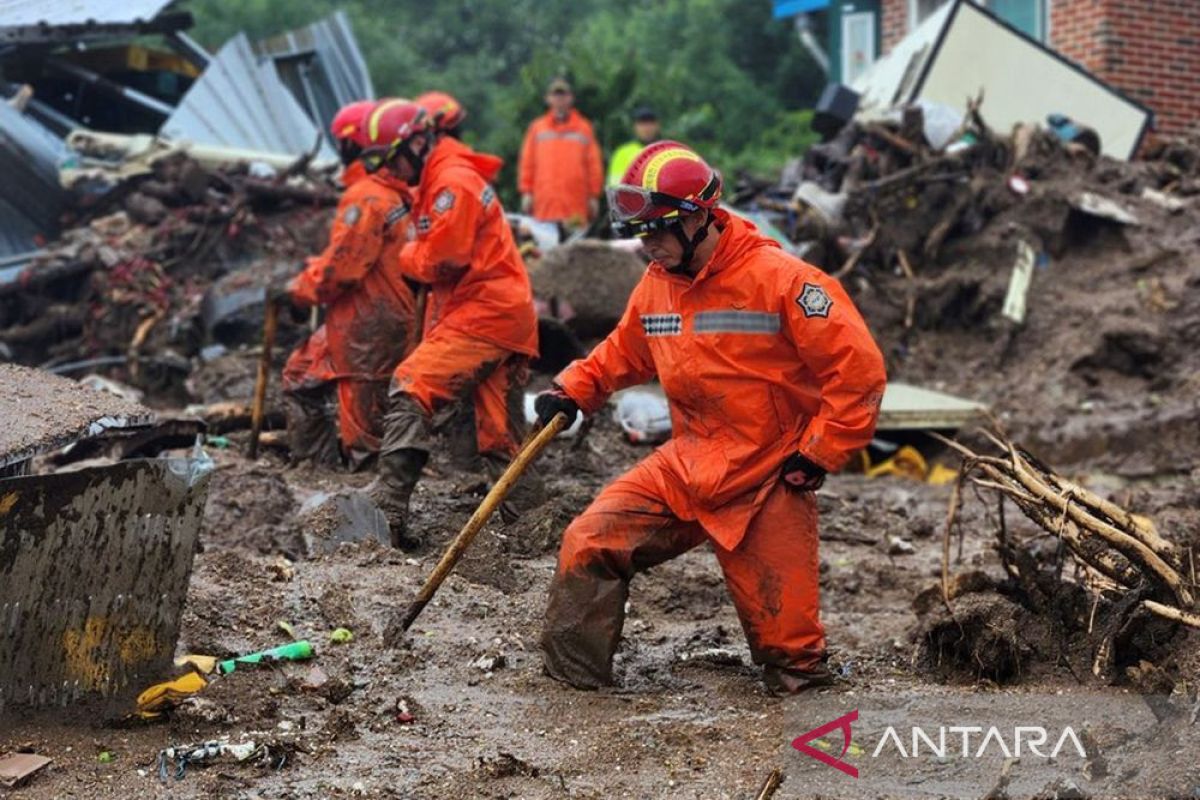 Banjir dan longsor akibat hujan deras sebabkan 32 orang tewas di Korsel