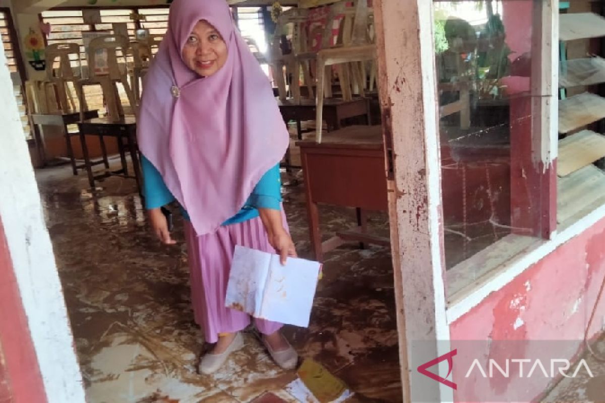 Sekolah di Padang diliburkan karena terdampak banjir
