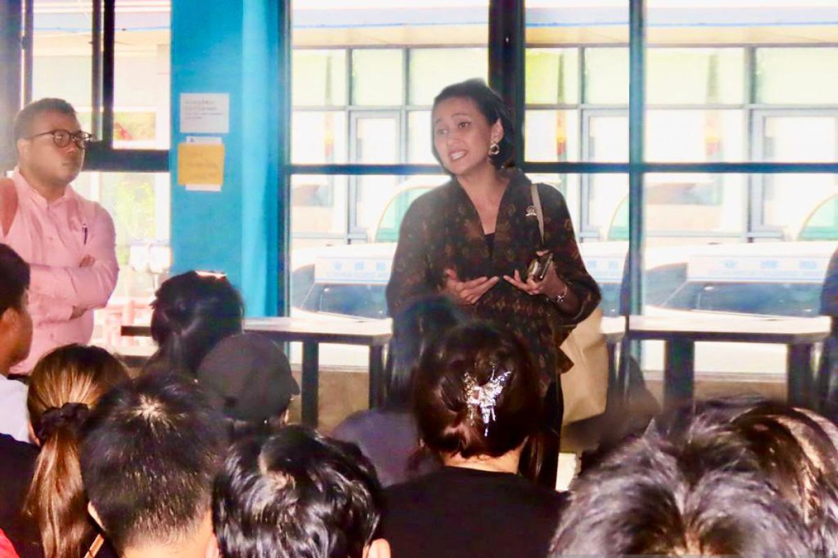 Anggota Komisi I ChristinaAryani temui 140 WNI korban TPPOdi Filipina