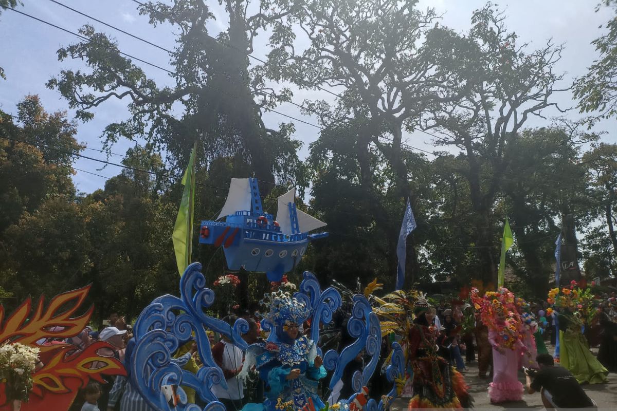 Pemkab Gowa mengenalkan Malino kota bunga melalui fashion carnaval