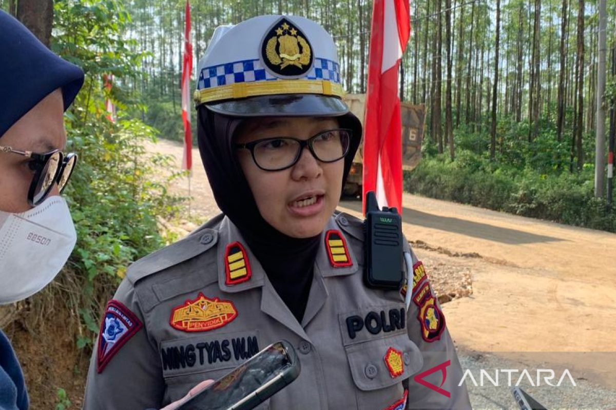 Polisi Penajam beri tilang manual pelanggar terlihat langsung