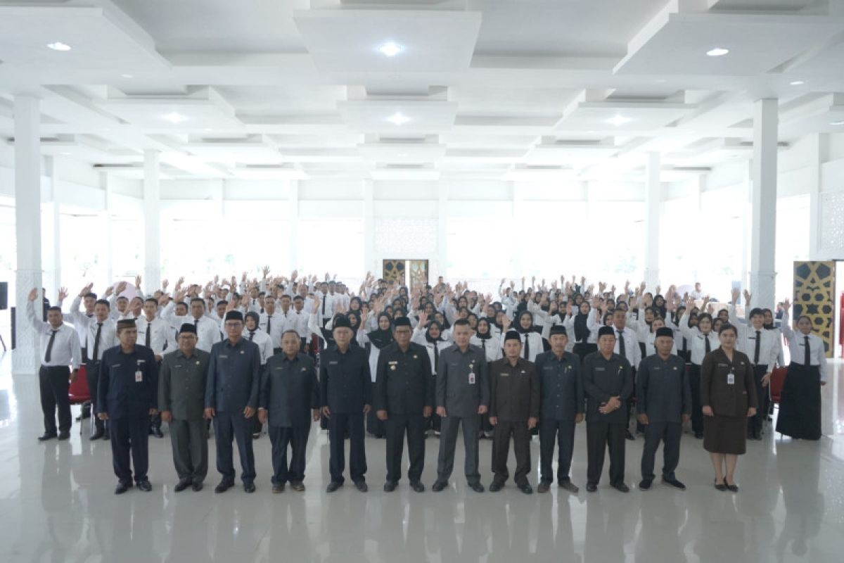 Bupati Kayong Utara serahkan SK pengangkatan 175 PPPK