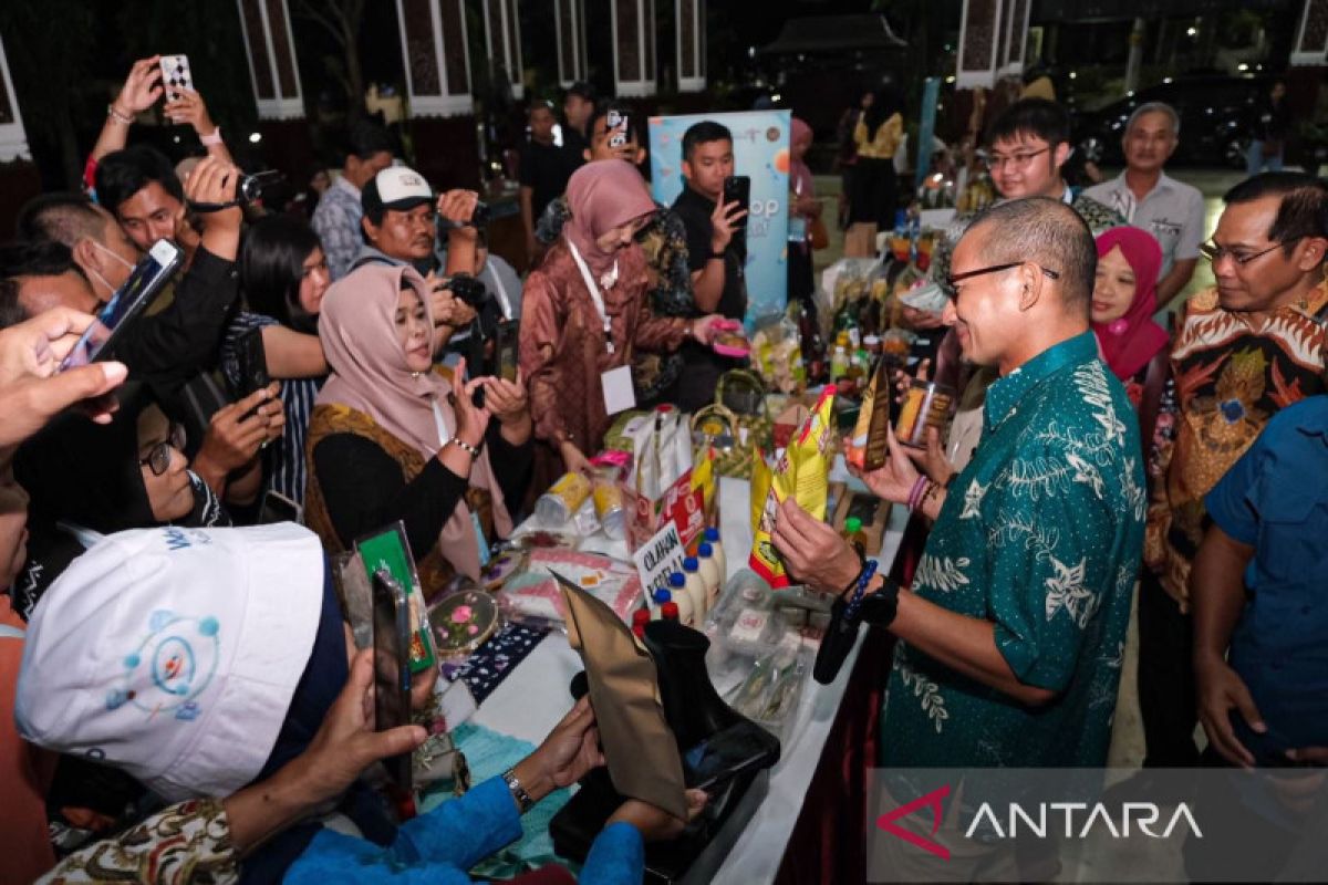 Menparekraf ajak pelaku ekraf Sidoarjo perkuat rantai pasok domestik