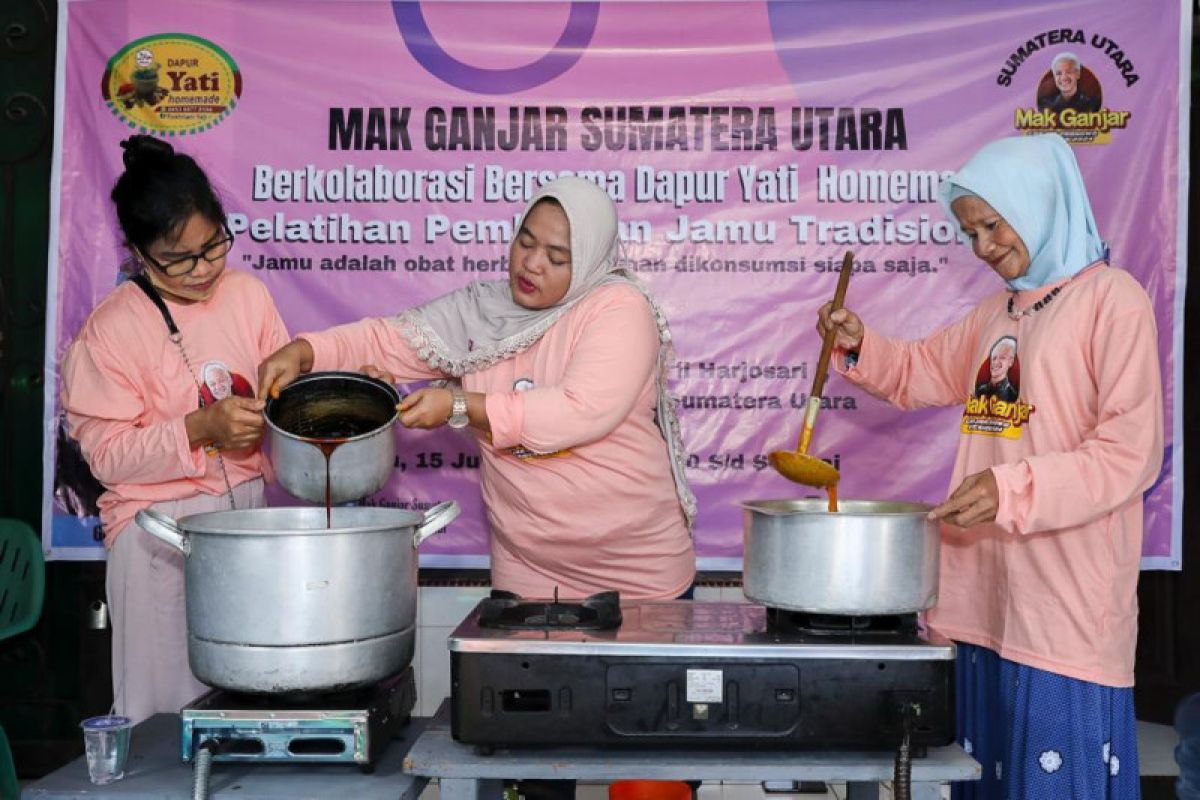 Mak Ganjar gelar pelatihan pembuatan jamu tradisional bagi ibu-ibu