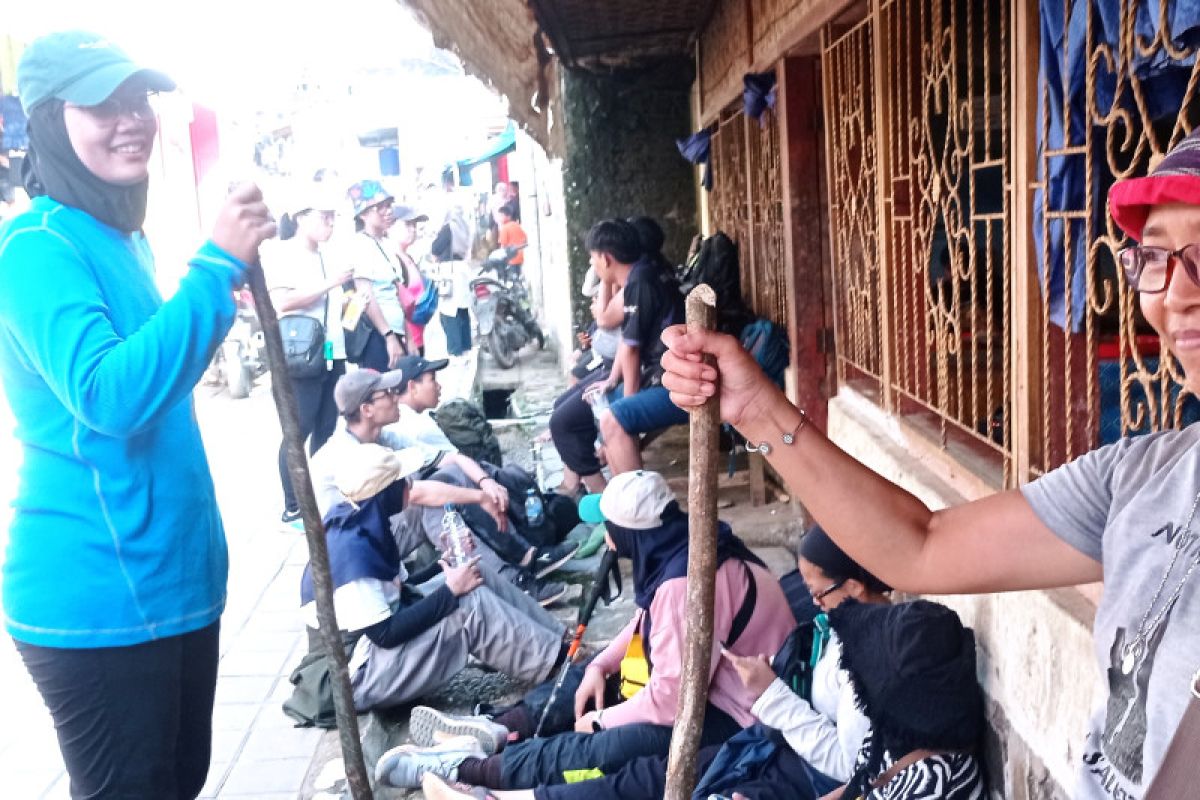 Kawasan pemukiman Badui ramai dikunjungi wisatawan selama liburan sekolah