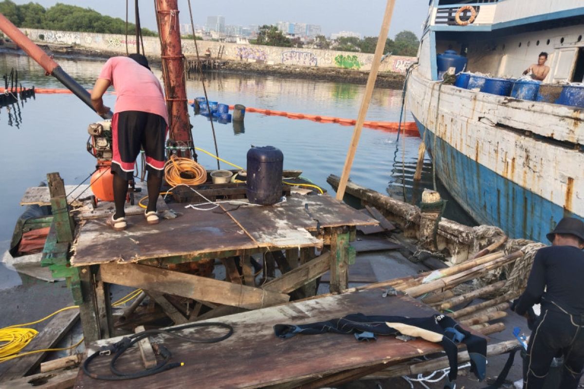 Kemenhub kawal pengangkatan kerangka kapal di Pelabuhan Sunda Kelapa