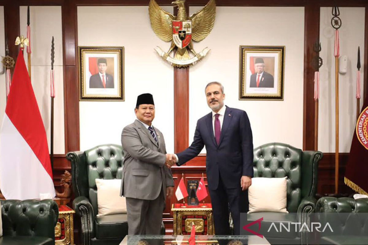 Menhan Prabowo bahas kerja sama pertahanan dengan Menlu Turki