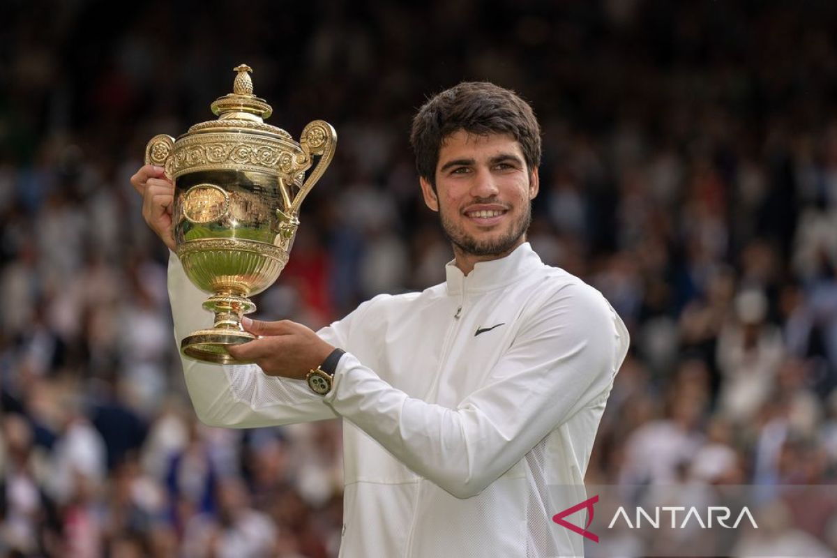 Kalahkan Djokovic,  Carlos Alcaraz rebut gelar Wimbledon