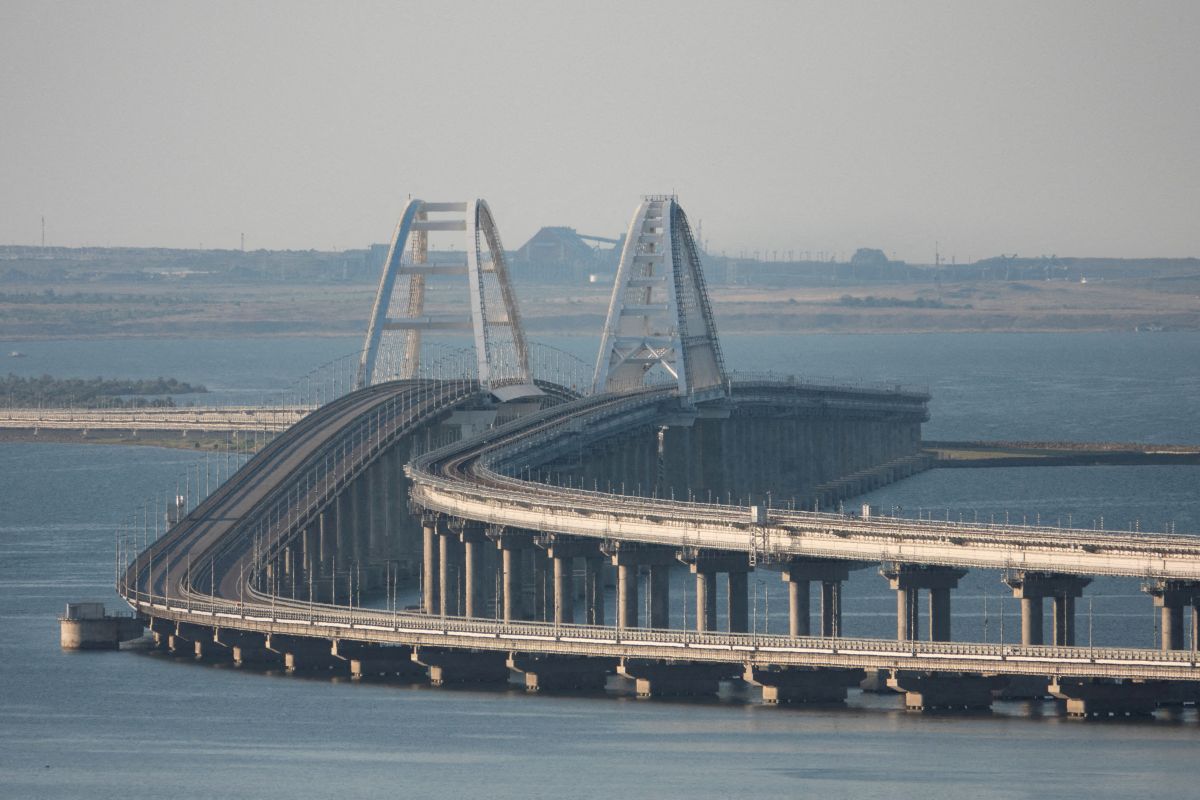 Ledakan kembali hantam Jembatan Krimea, dua orang tewas