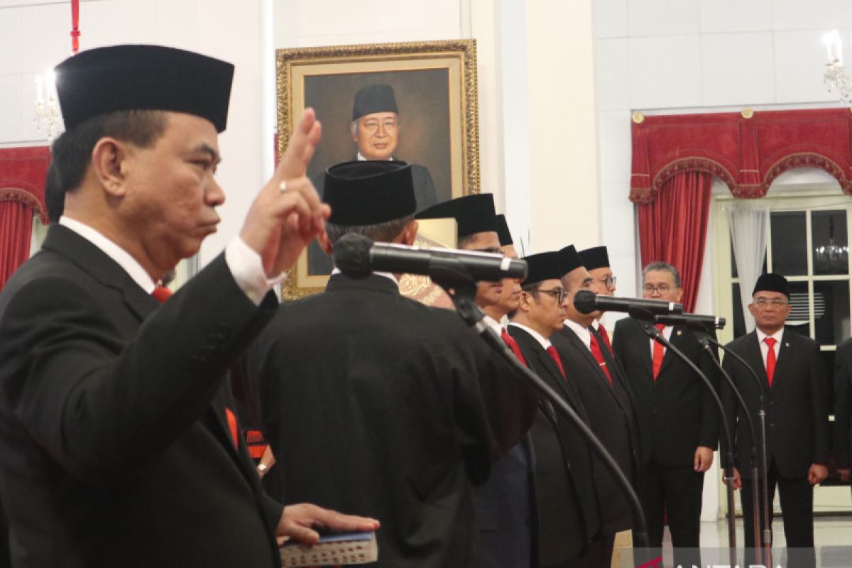 President Jokowi inaugurates five new deputy ministers