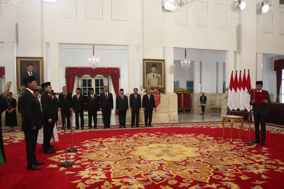 Presiden Jokowi melantik dua anggota baru Wantimpres