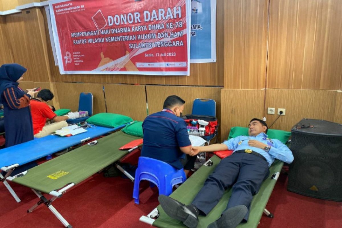 Kemenkumham Sulawesi Tenggara gelar donor darah bantu ketersediaan stok