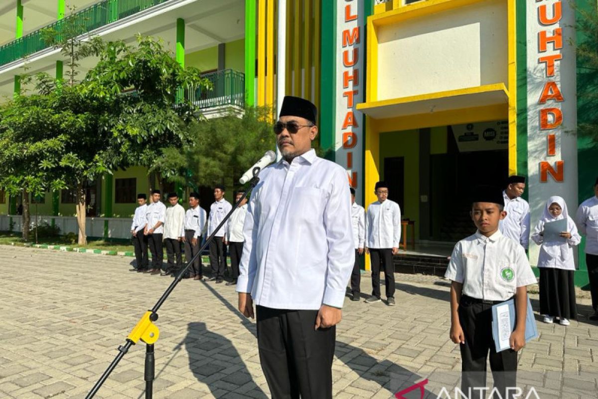 Wakil Ketua MPR  ajak santri berani bercita-cita besar