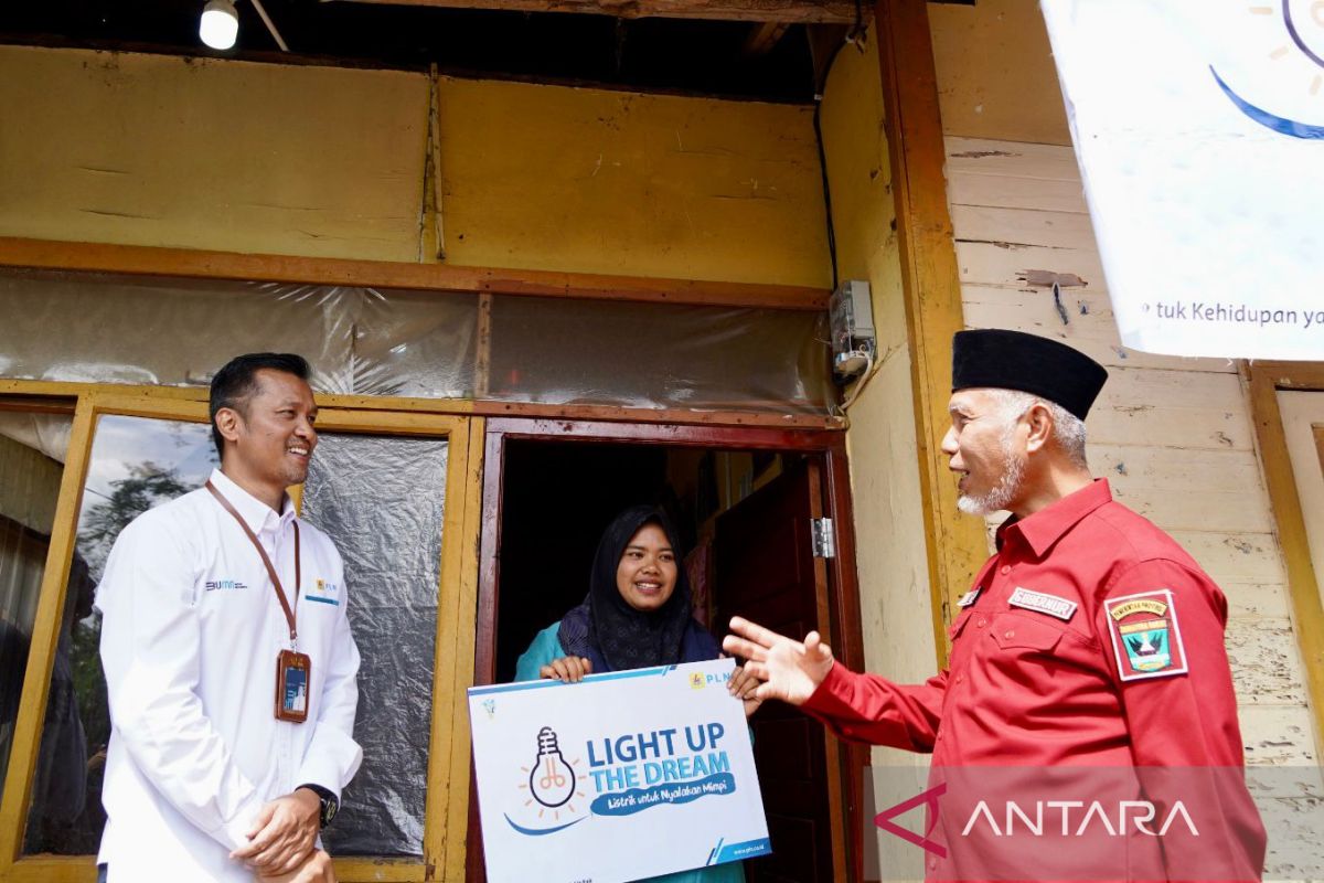 Program Sambung Listrik Gratis Light Up The DreamPLN Sentuh 11.819 Penerima Manfaat di Indonesia