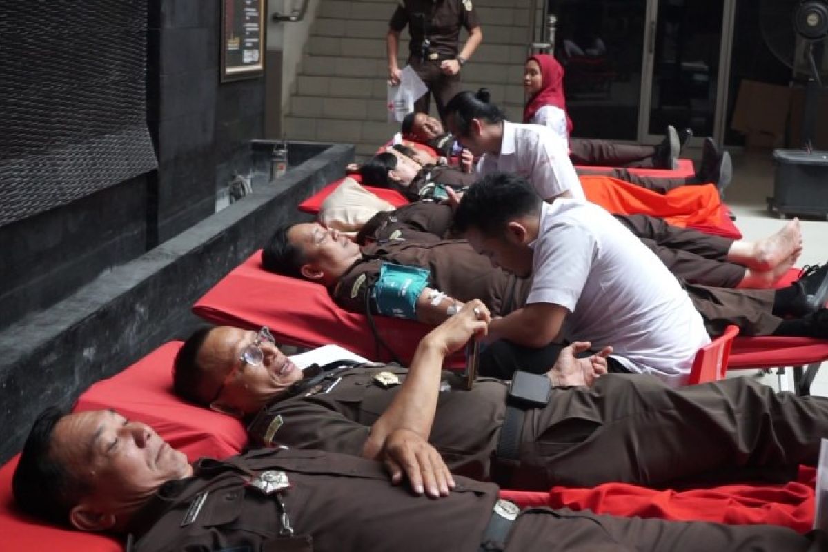 Kejati Sumut kumpulkan 77 kantong darah untuk warga yang membutuhkan