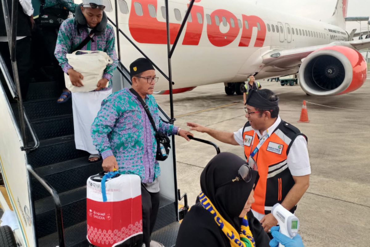 Jamaah haji kloter 17 Tanjung Jabung Barat tiba di Jambi