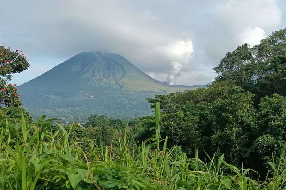 Badan Geologi : Waspadai erupsi freatik Gunung Lokon