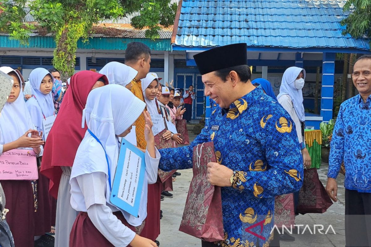 Dinas Dikbud Kota Bengkulu bantu 72 pelajar masuk ke sekolah tujuan