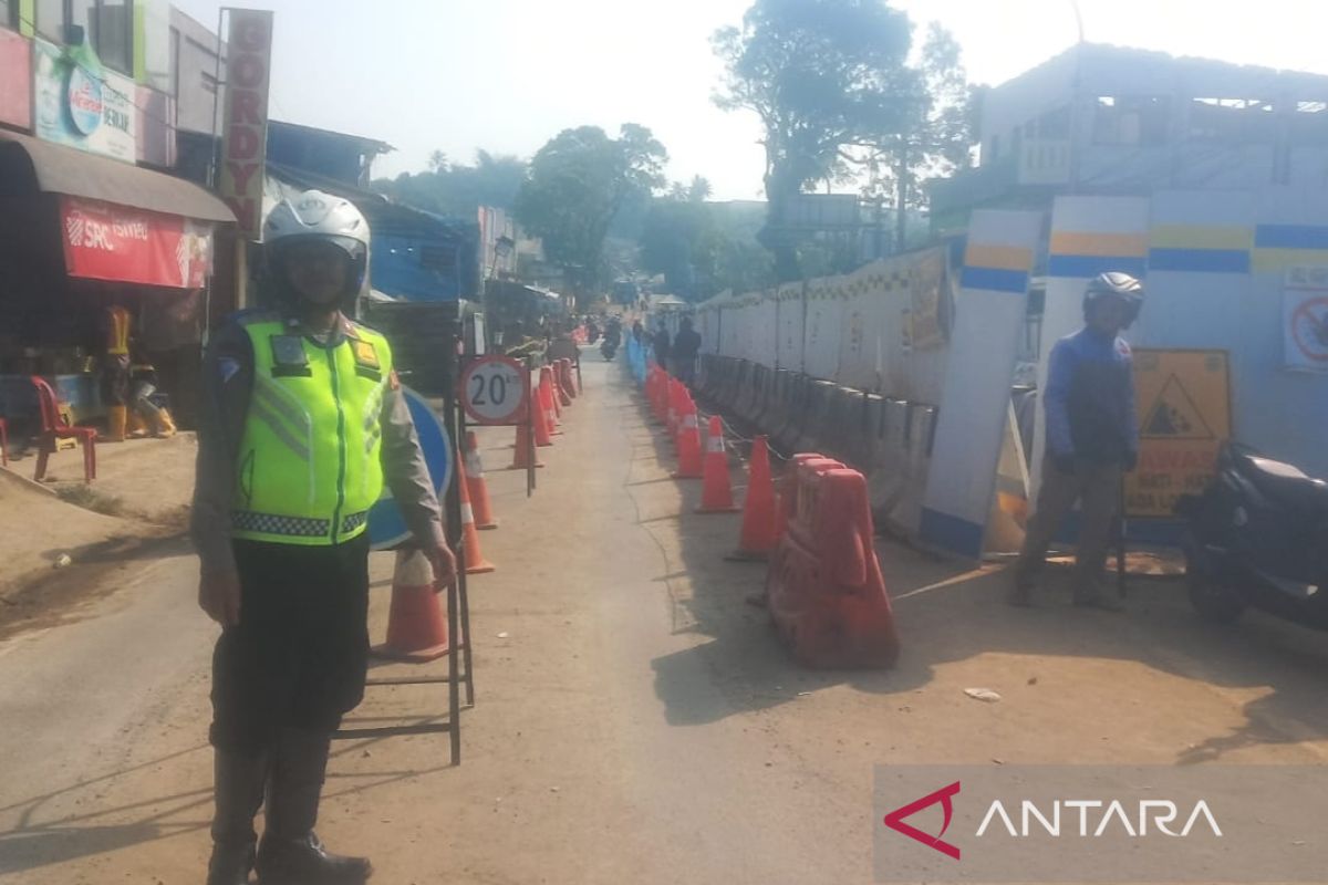 Jembatan Cikereteg di Jalan Bogor-Sukabumi mulai bisa dilintasi motor