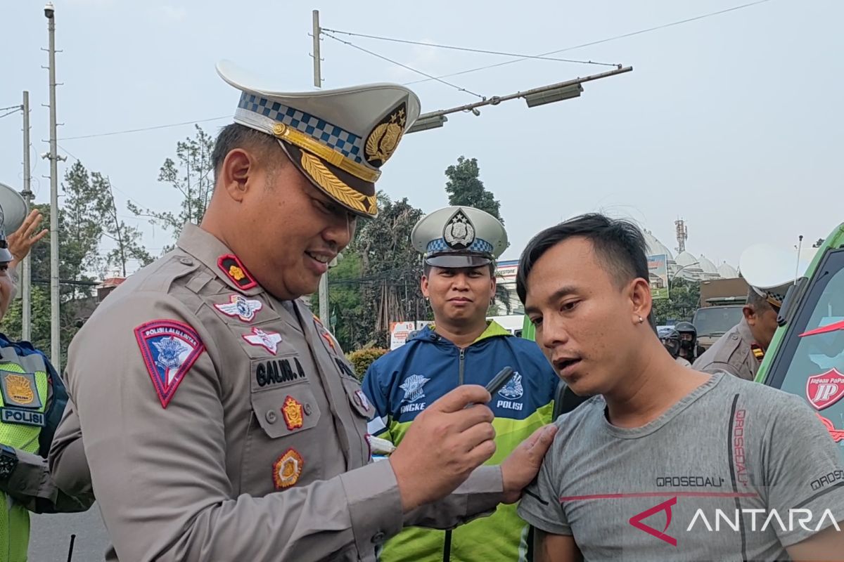 Satlantas Polresta Bogor Kota tes penggunaan alkohol pada sopir angkot