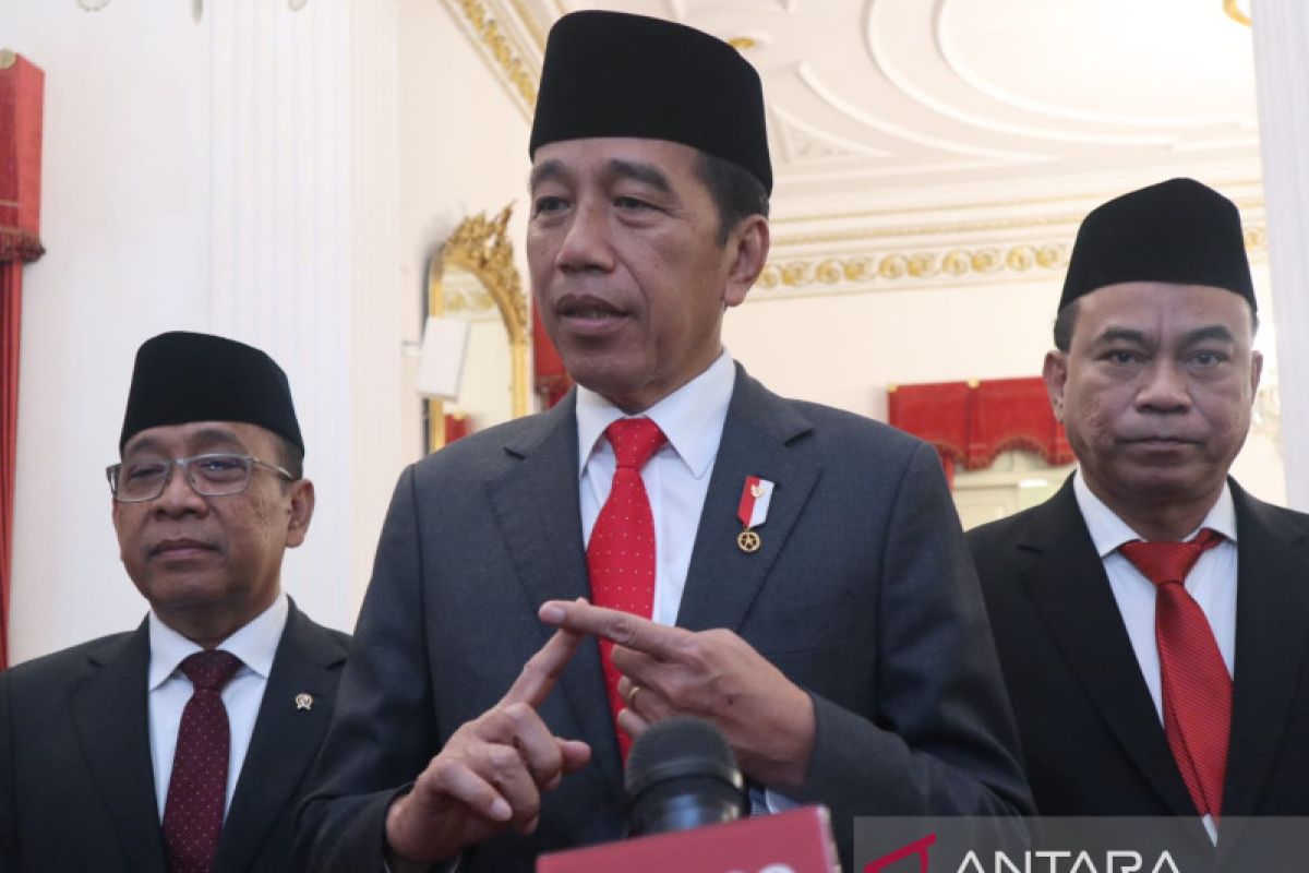 Presiden Jokowi perintahkan Menkominfo Budi Arie selesaikan proyek BTS