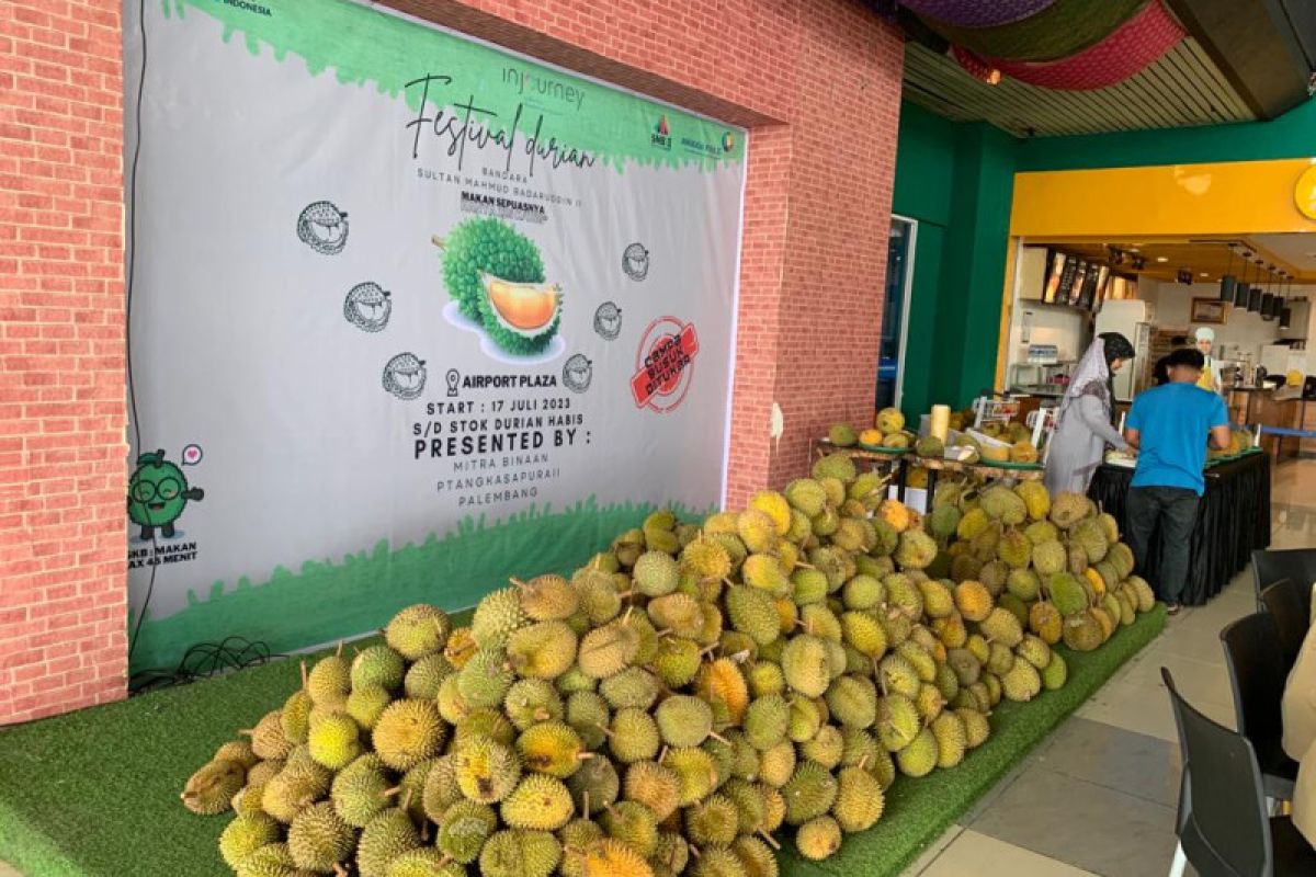 Bandara SMB II Palembang menggelar festival durian lokal