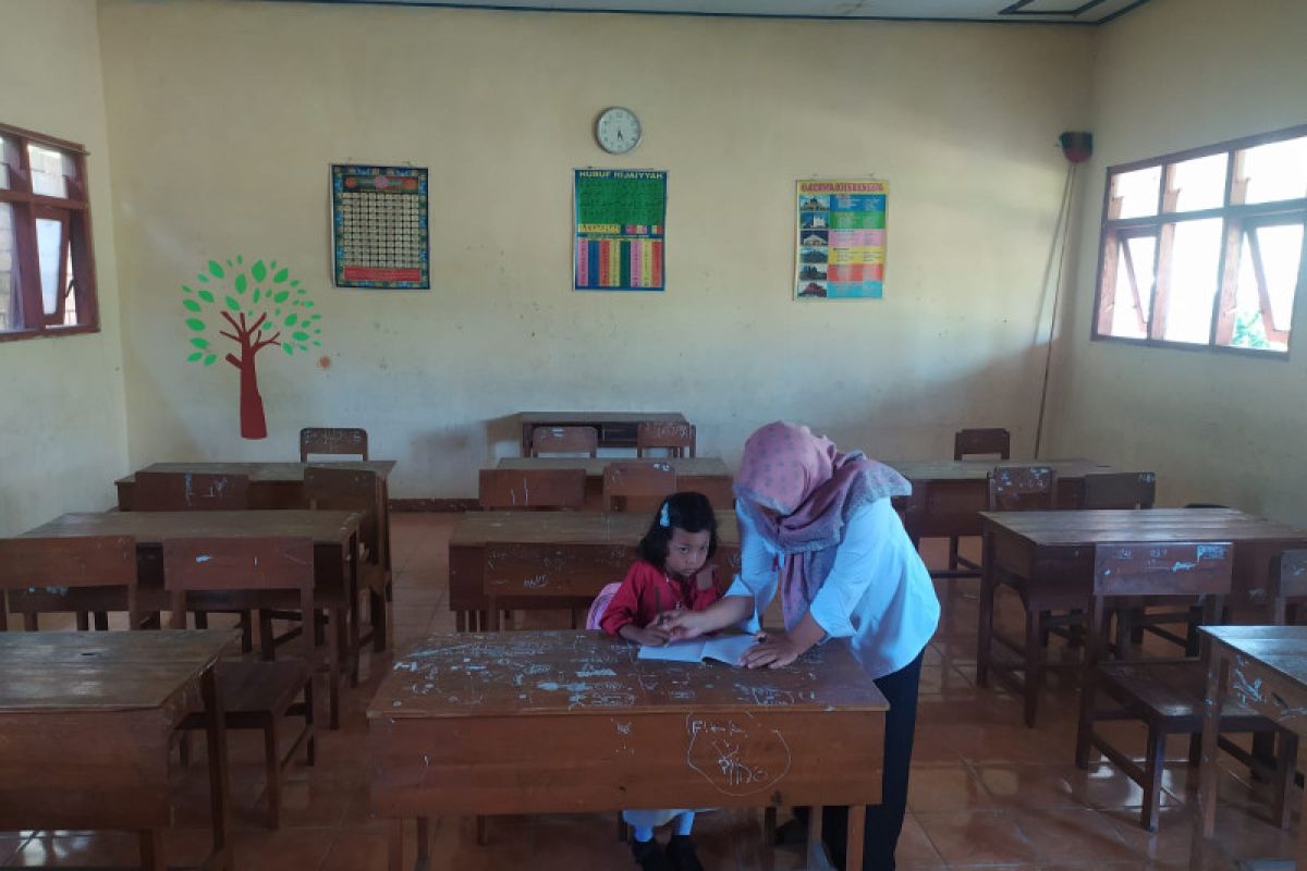 Nelangsa, nyaris tak ada murid baru daftar di dua SDN