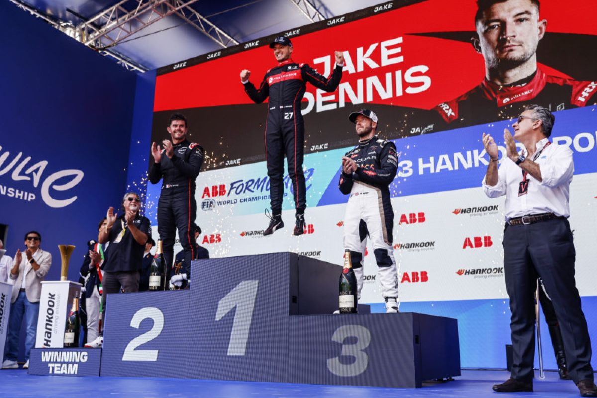 Jake Dennis pastikan gelar juara dunia Formula E di kampung halamannya