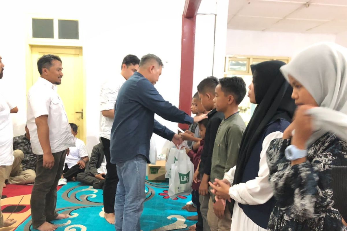 PT Mitra Kerinci "member of ID Food" berbagi dengan anak yatim dalam momentum perayaan HUT ke-33