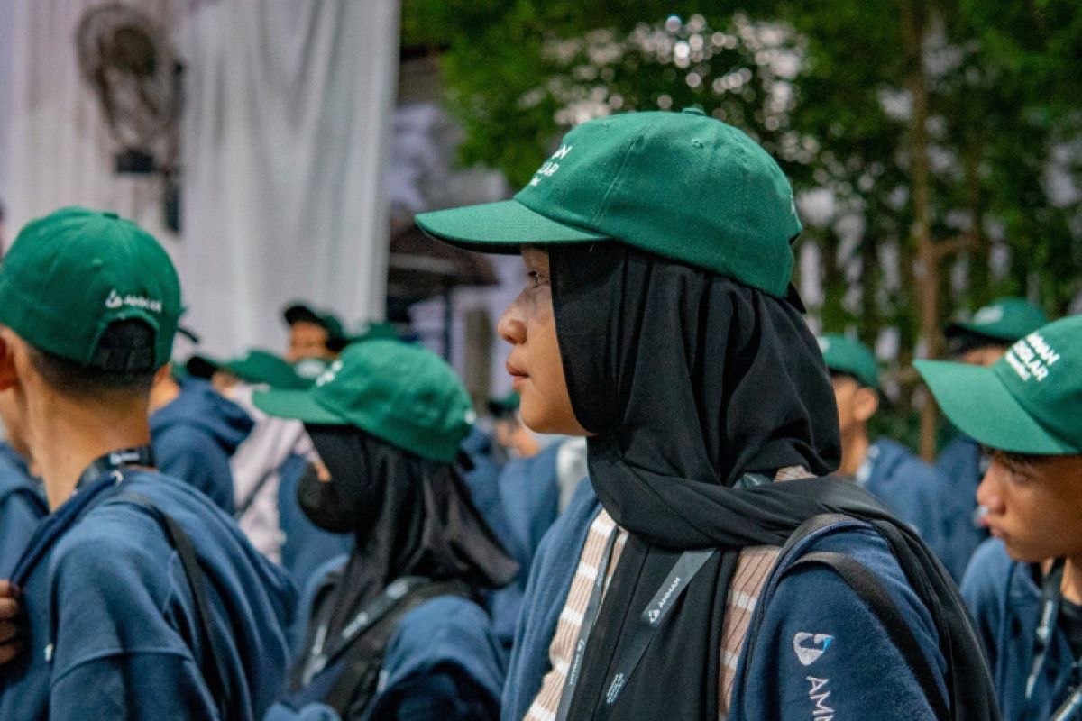 AMMAN salurkan beasiswa bagi pelajar SMK di Sumbawa Barat