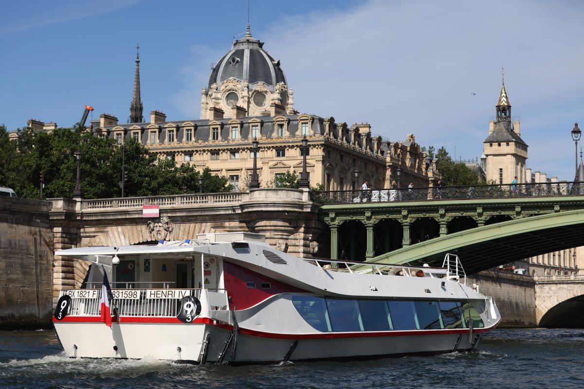 Sambut Olimpiade Paris 2024, parade perahu digelar di Sungai Seine