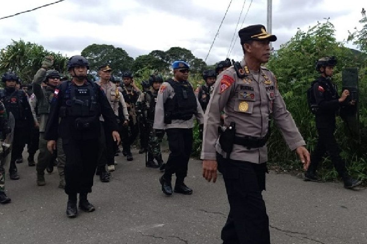 TNI dan Polri lakukan patroli gabungan pulihkan keamanan di Dogiyai