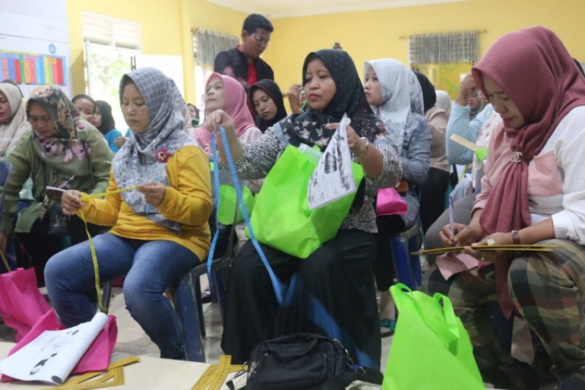 Pemkot Medan beri pelatihan menjahit ibu rumah tangga di Tanjung Mulia Hilir
